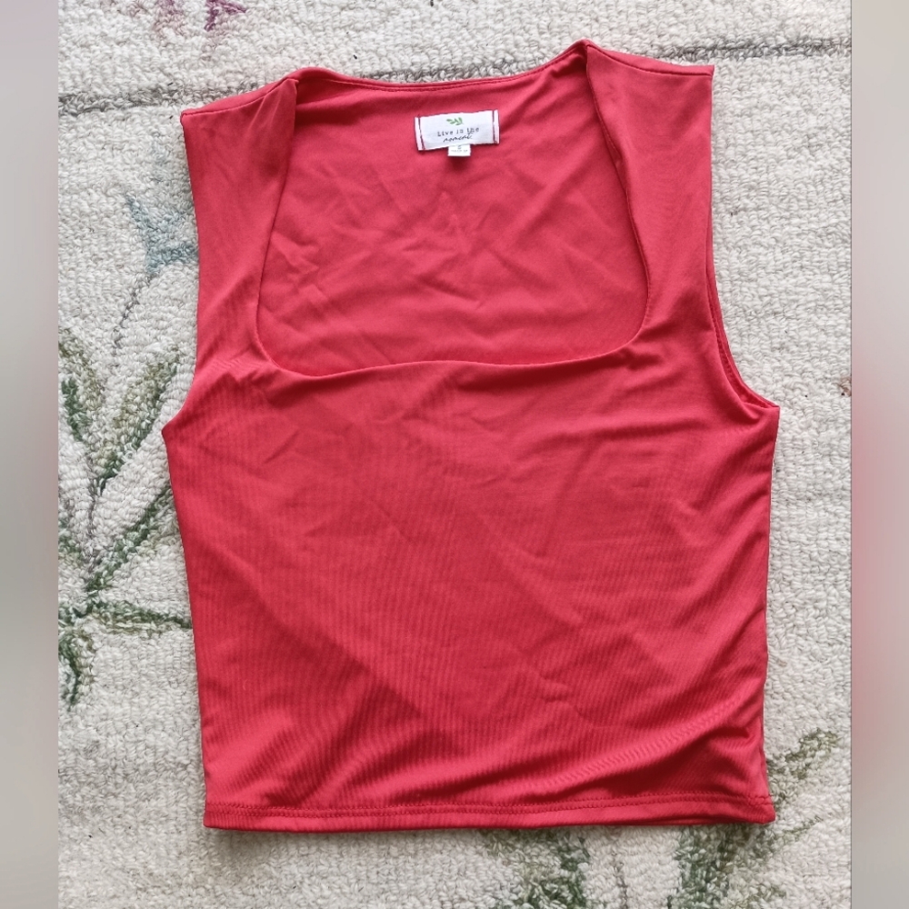 Square neck cropped tank top